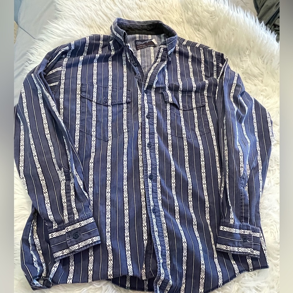 Wrangler Vintage Men’s Long Sleeve Striped Western Shirt with Aztec Print-17/35